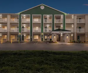 Photo 2 - HomeTowne Studios by Red Roof Detroit - Livonia