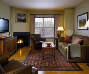 Photo 2 - Green Mountain Suites Hotel