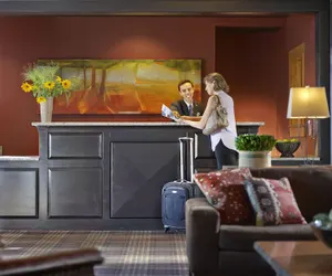 Photo 3 - Green Mountain Suites Hotel