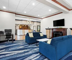 Photo 3 - Comfort Inn & Suites Kenosha-Pleasant Prairie