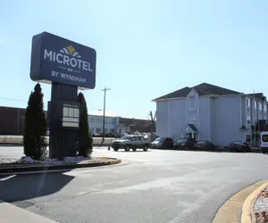 Photo 2 - Microtel Inn by Wyndham Atlanta Airport