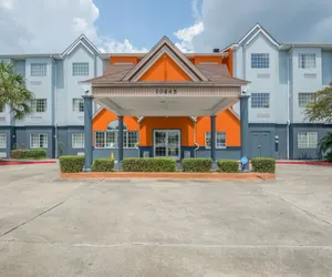 Photo 2 - Trident Inn & Suites, Baton Rouge