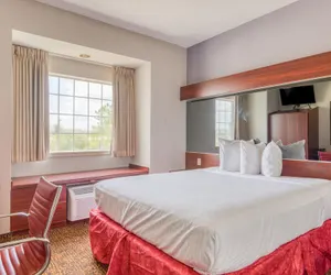 Photo 5 - Trident Inn & Suites, Baton Rouge