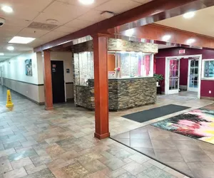 Photo 3 - Trident Inn & Suites, Baton Rouge