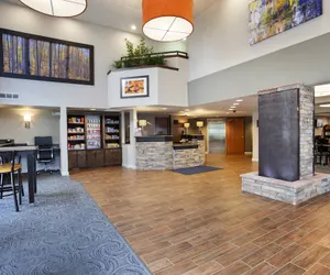 Photo 3 - Best Western Plus Peak Vista Inn & Suites