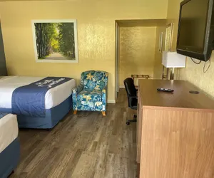 Photo 4 - Days Inn by Wyndham Gainesville University