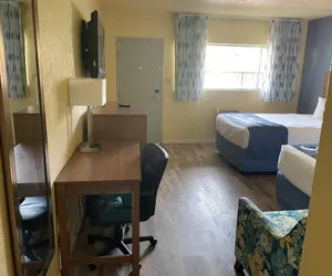 Photo 3 - Days Inn by Wyndham Gainesville University