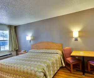 Photo 5 - Studio 6 Dallas, TX - Garland - Northeast