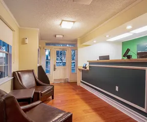 Photo 3 - HomeTowne Studios by Red Roof Phoenix - Dunlap Ave