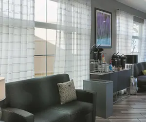 Photo 3 - La Quinta Inn & Suites by Wyndham Orlando Airport North
