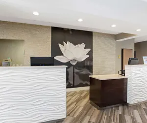 Photo 5 - La Quinta Inn & Suites by Wyndham Orlando Airport North
