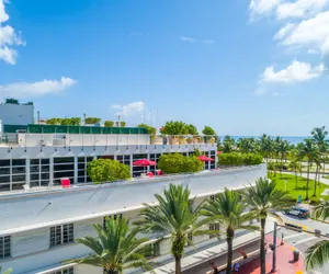 Photo 2 - Bentley Hotel South Beach