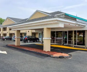 Photo 2 - Quality Inn