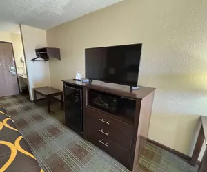 Photo 5 - Super 8 by Wyndham Lincoln