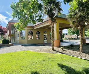 Photo 2 - Hotel Zion Inn
