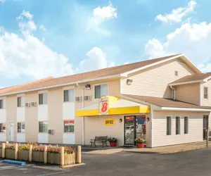 Photo 2 - Super 8 by Wyndham Moberly MO