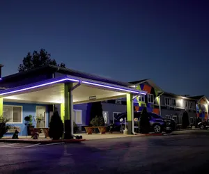 Photo 2 - Express Inn Parsons