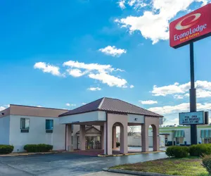 Photo 2 - Econo Lodge Inn & Suites