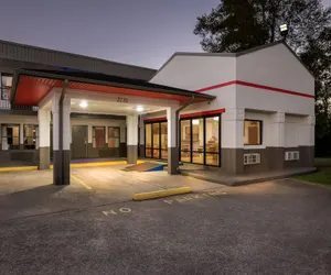 Photo 2 - Super 8 by Wyndham Gadsden AL