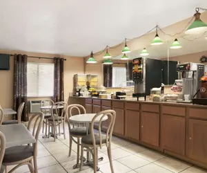 Photo 2 - Travelodge by Wyndham Muskegon