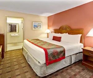 Photo 5 - Ramada by Wyndham Baltimore West