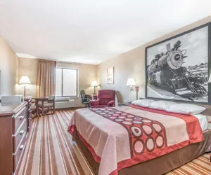 Photo 5 - Super 8 by Wyndham Salina I-70