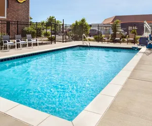 Photo 2 - Super 8 by Wyndham Lenexa Overland Park/Mall Area