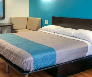 Photo 5 - Motel 6 Daytona Beach, FL - Speedway