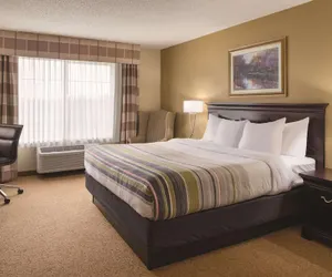 Photo 4 - Country Inn & Suites by Radisson, West Bend, WI