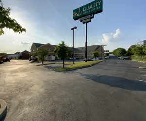 Photo 2 - Quality Inn & Suites University/Airport