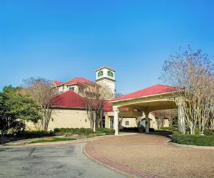 Photo 2 - La Quinta Inn & Suites by Wyndham Austin Southwest