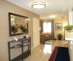 Photo 2 - Sonesta Simply Suites Arlington