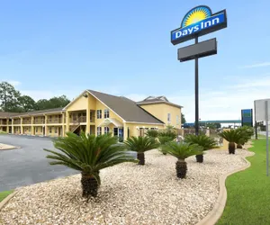 Photo 2 - Days Inn by Wyndham Alma