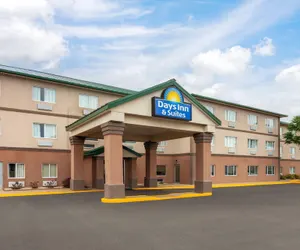 Photo 2 - Days Inn & Suites by Wyndham of Morris