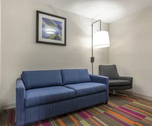 Photo 5 - Holiday Inn Express & Suites Chicago West - St Charles by IHG