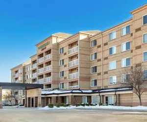Photo 2 - Courtyard by Marriott Cleveland Airport South
