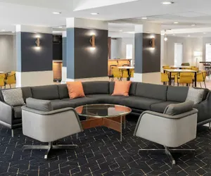 Photo 5 - Courtyard by Marriott Cleveland Airport South