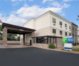 Photo 2 - Holiday Inn Express Cleveland Airport - Brookpark by IHG