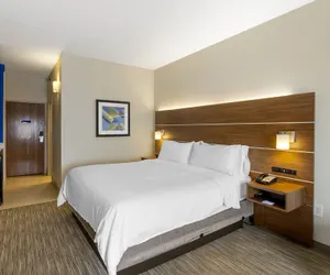 Photo 4 - Holiday Inn Express Hotel & Suites Harrison, an IHG Hotel