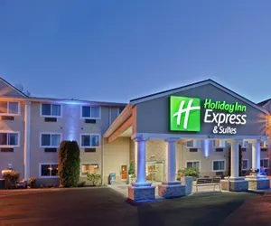 Photo 2 - Holiday Inn Express & Suites Burlington, an IHG Hotel