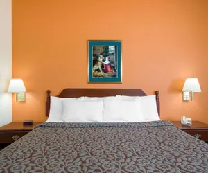Photo 4 - Days Inn by Wyndham Butler