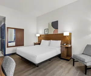 Photo 4 - Spark by Hilton Macon North