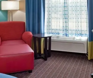 Photo 5 - Holiday Inn Express & Suites North Kansas City, an IHG Hotel