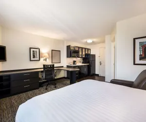 Photo 3 - Sonesta Simply Suites Baltimore BWI Airport