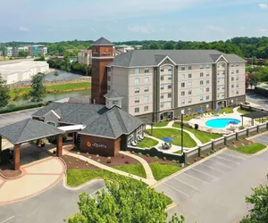 Photo 2 - La Quinta Inn & Suites by Wyndham Greensboro NC