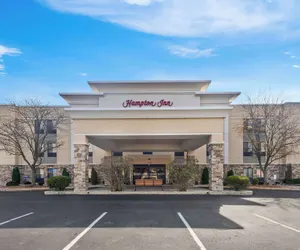 Photo 2 - Hampton Inn Marion