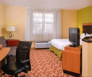 Photo 3 - Candlewood Suites Miami Lakes by IHG