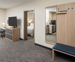 Photo 3 - Candlewood Suites Miami Lakes by IHG