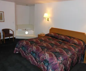 Photo 4 - Economy Inn