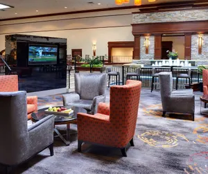 Photo 3 - DoubleTree by Hilton Detroit - Dearborn